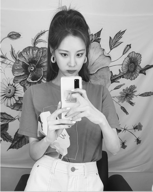 소녀시대 서현 흑백사진 인스타에 공개 