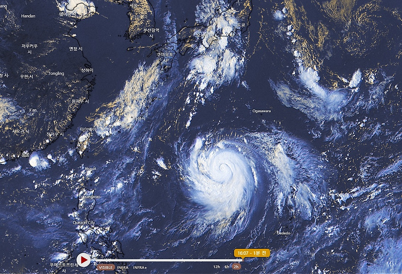 10호 태풍 하이선 위성 사진