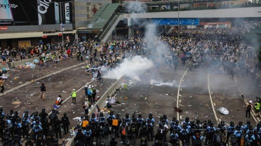 <홍콩사태3>(추가 현장 사진)홍콩사태, 홍콩시위-강경진압시작 최루탄 안개, 고무탄 조준 사격, 방패들