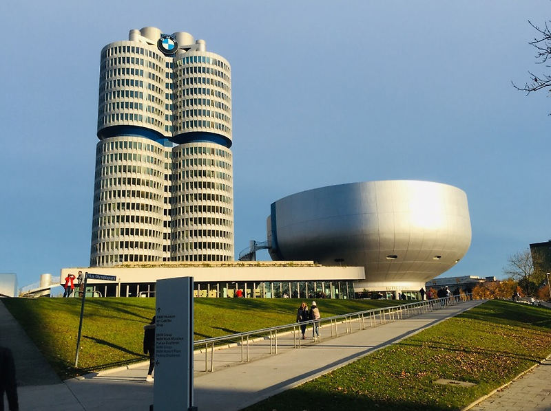 [독1 뮌헨 명소, BMW 박물관 방문] BMW 특별전시관에 마련된 미래의 자동차: 자율 주행차의 미래를 보고오다. 짱이네
