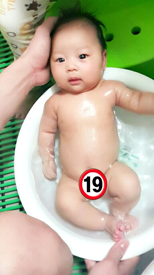 57일 아기 땡큐 소휘 아빠와 목욕은 늘 좋아요!