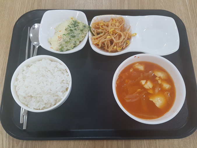 시립대 학식 아침메뉴 김치두부국