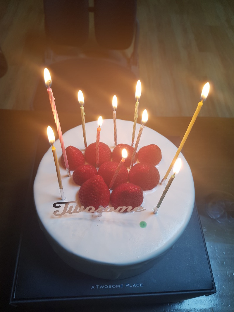 [케이크] 투썸 플레이스 요거생크림 후기(홀케이크 예약 팁)