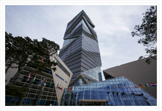 인천 송도 G타워 29층 하늘정원 전망대에서 여성 투신 자살 사고