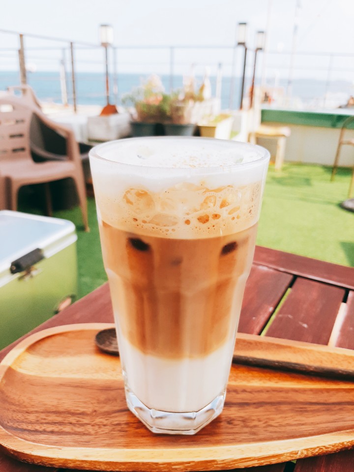 동해 커피 맛집 피어52 (Pier52), 바다가 보이는 카페