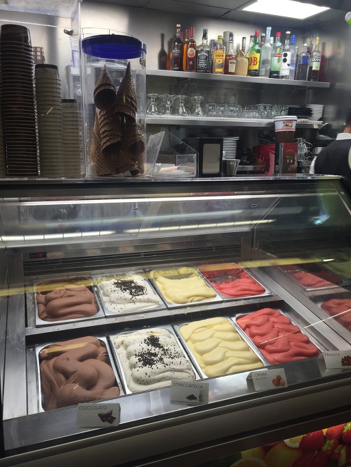이탈리아 로마의 길거리 음식 - 아이스크림(젤라또), 피자, 맥도널드 햄버거, 샌드위치