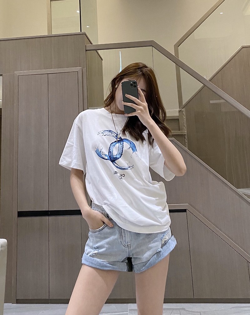 [CHANEL] 샤넬 20SS 아쿠아 로고 반팔 티셔츠 (2 COLOR)