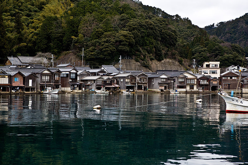 일본의 삼경 아마노하시다테보다 조금 먼 북쪽거리의 수상가옥 이네마을