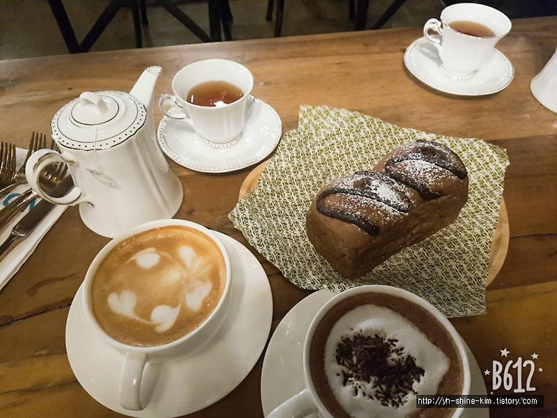 부산 광안리 카페: 광안대교가 한눈에 보이는 분위기 좋은 카페 “콘(CON)”
