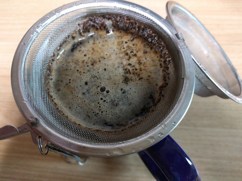 육수 거름망으로 커피내리기