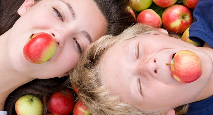 아침 저녁에 먹는 사과 효과가 우리몸에 미치는 변화 10가지