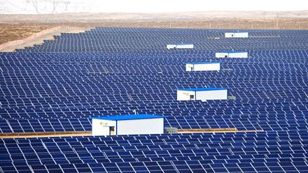 중국의 태양 전지 대기업 경영진을 당국이 구속