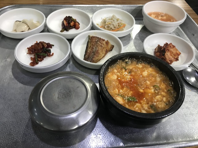 대구 백반맛집 문화기사식당 '어서오이소'