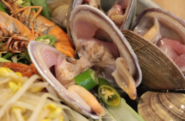 회와 해산물이 푸짐하게 나오는 생생정보 택시맛객 스페셜세트메뉴, 모둠조개찜 맛집
