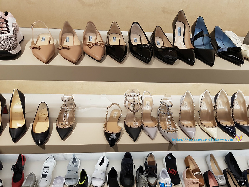 홍콩 쇼핑] 코즈웨이베이 트위스트 제품 프라다 가방, 페라가모 신발 사진 가격 정보
