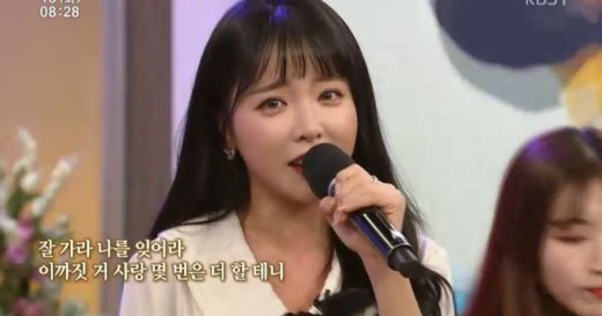 가수 홍진영, '아침마당' 에서 신곡 '잘가라' 공개
