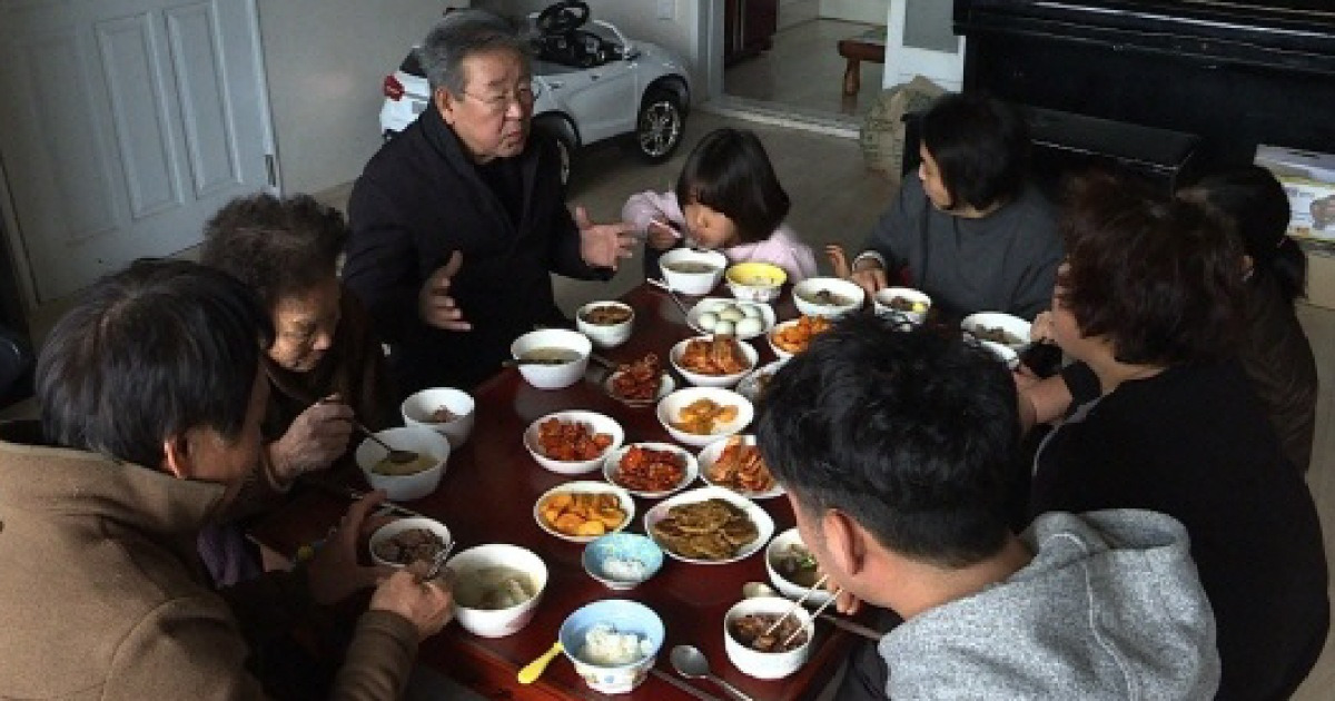 '한국인의 밥상' 최불암, 가족이 함께 하는 밥상서 찾은 따뜻한 위로