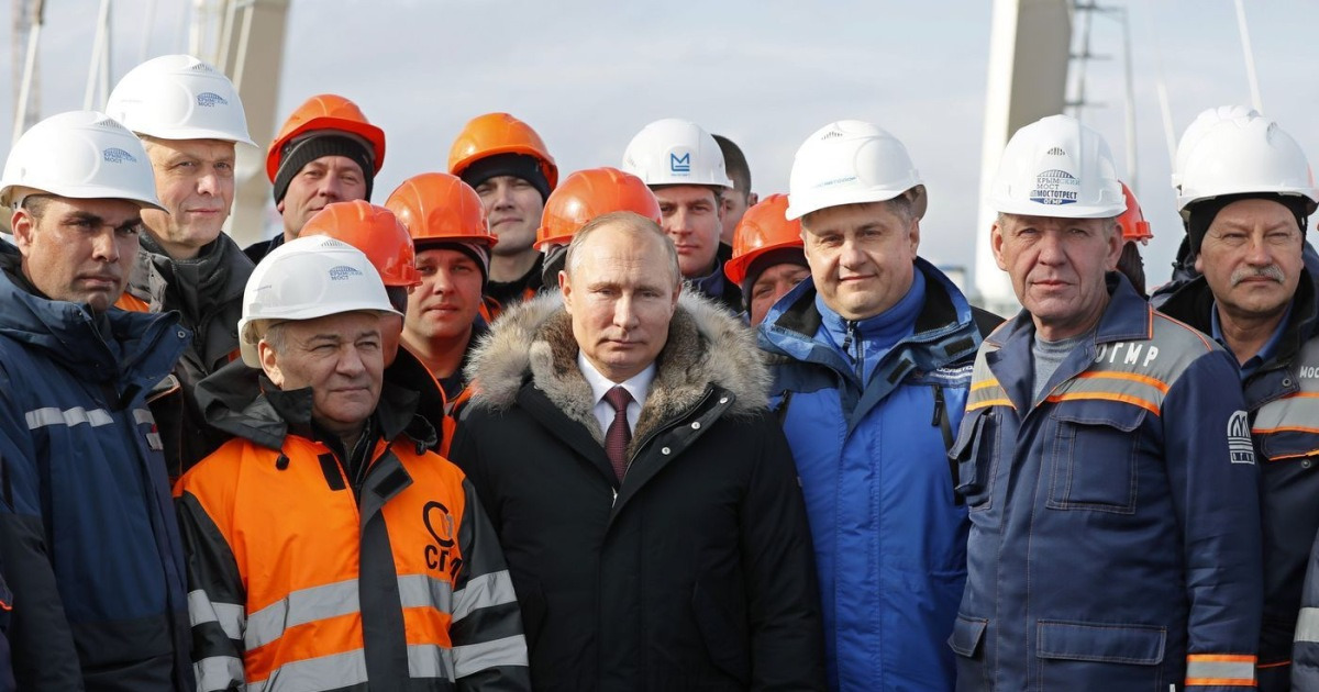 [사진] 푸틴, 크림반도 다리 공사현장 방문