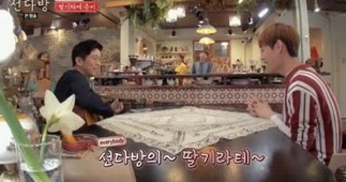 '선다방' 알바생 김철민, 반달 눈웃음+달달 라이브 '여심 강탈'