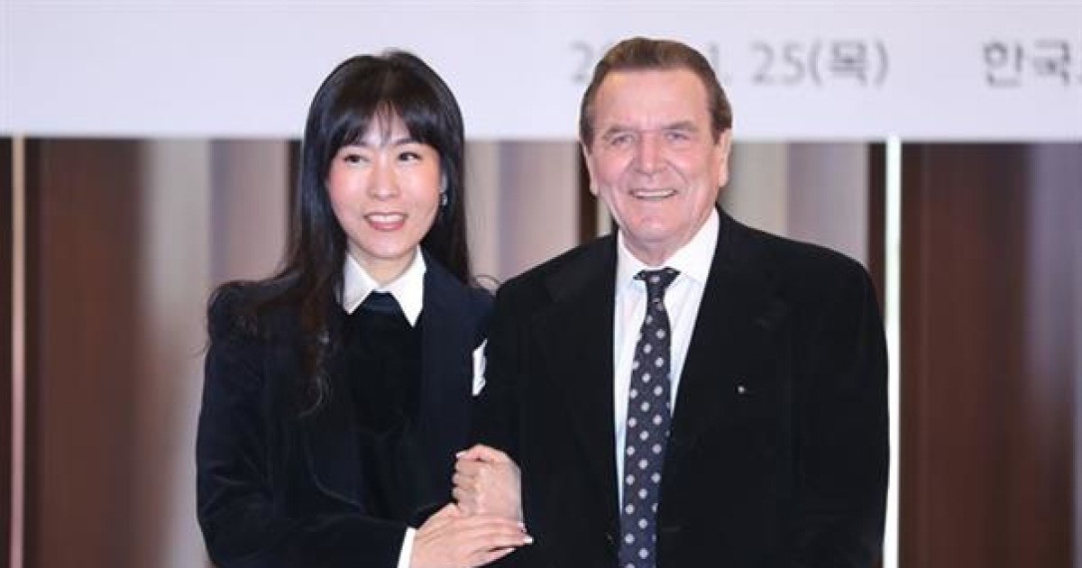 슈뢰더 전 총리, 한국인 연인 전 남편에 1억 피소