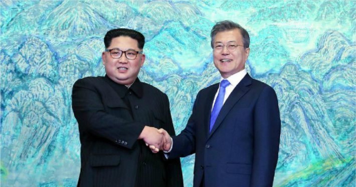 김정은 만난 文대통령, 4개월만에 지지율 70%선 회복