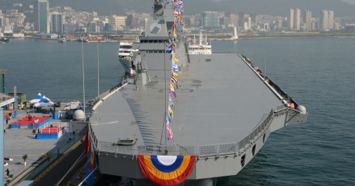 한진중공업, 해군 대형수송함 '마라도함' 진수