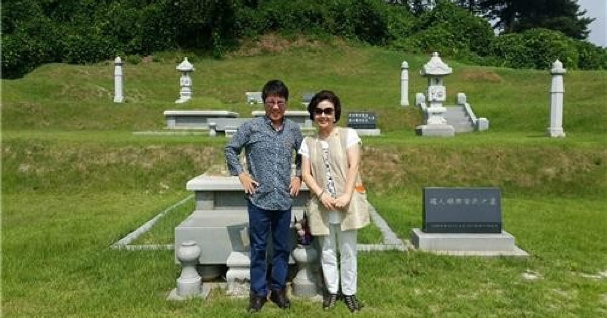조용필, 15년 전 사별한 아내 묘소 찾은 사연 '여전한 순애보'