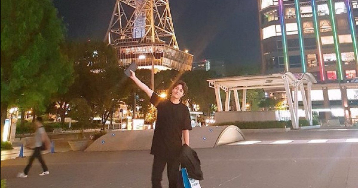 엘 김명수, 일본 나고야 타워 앞 훈훈한 비주얼 '요즘 대세'