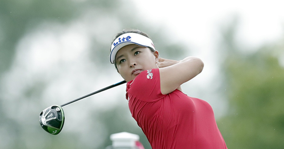 '무보기 행진' 고진영, 인디 챔피언십 2라운드 공동 선두 [LPGA]