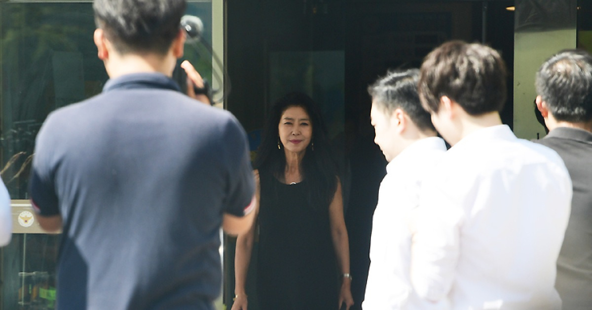 '이재명 스캔들' 김부선, 경찰 조사 거부..