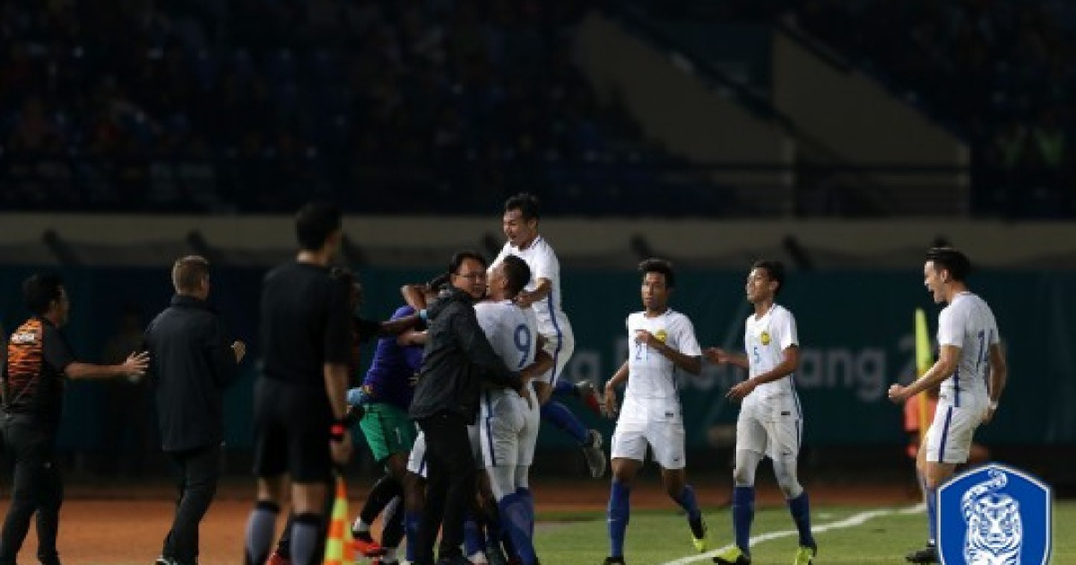 [아시안게임] 한국 꺾은 말레이시아, 일본과 전반전 0-0 접전