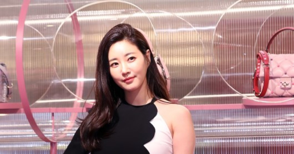 [포토]김사랑, 포즈는 당당하게