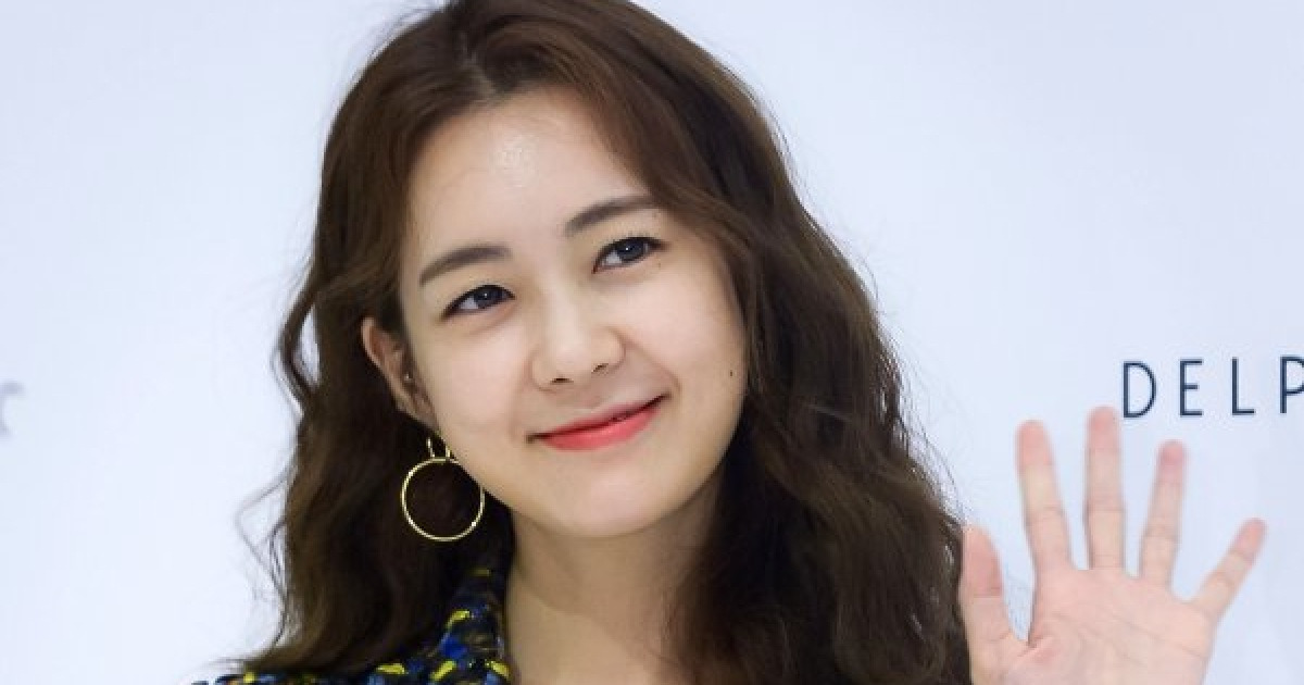 이요원 '사랑 넘치는 손인사' [포토]