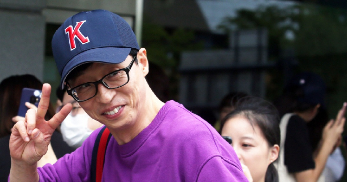 유재석, 깍듯한 손인사 눈길 (해피투게더3)