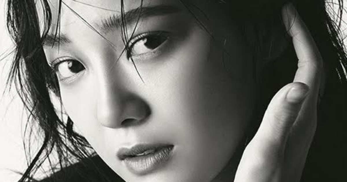 김세정, 매혹적인 눈빛 '성숙美 물씬' [화보]