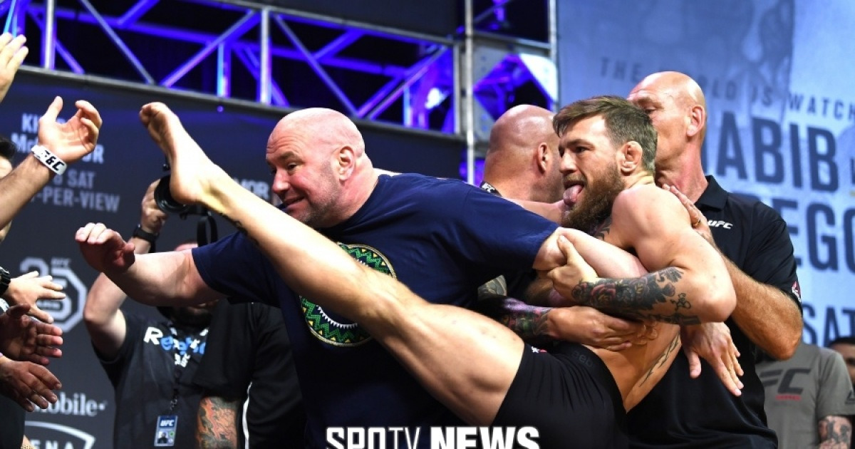 [UFC 영상] 맥그리거 발길질에 하빕 '덤벼라' 손짓..아수라장 된 계체