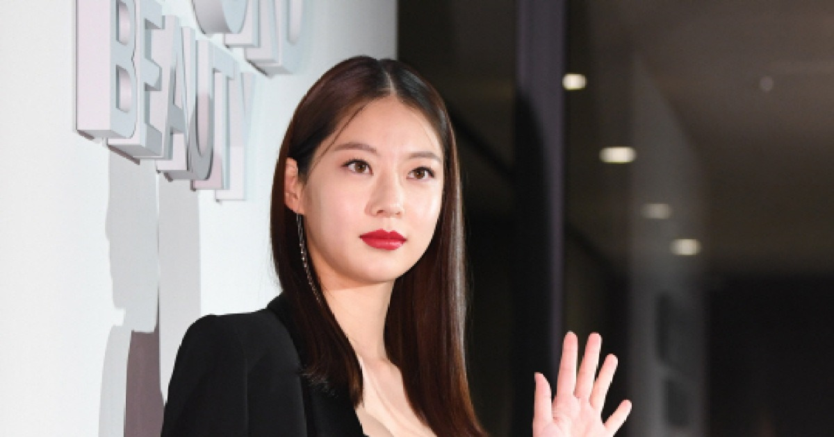 [포토] 공승연 '강렬한 눈빛 인사'