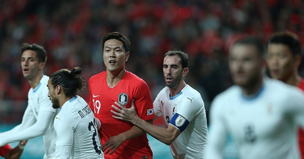 [한국-우루과이] '김영권 아쉬운 실수' 한국, 우루과이에 동점골 허용