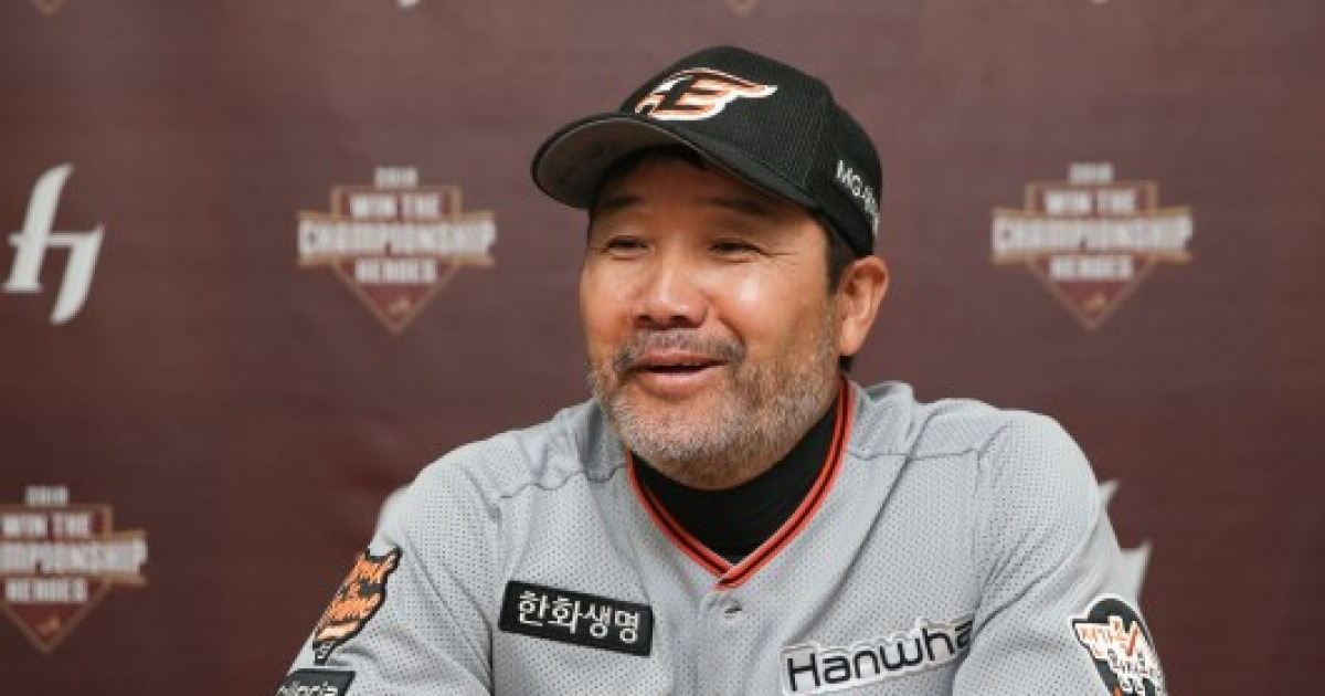 [포토]한용덕감독,그래도 미소