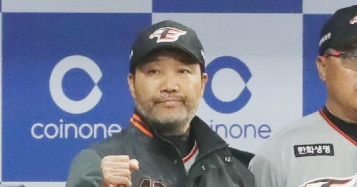 [포토]한용덕 감독, 이성열 선취 득점 주먹 불끈