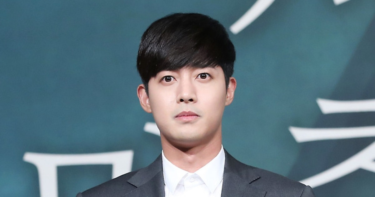 '잔뜩 긴장한' 김현중
