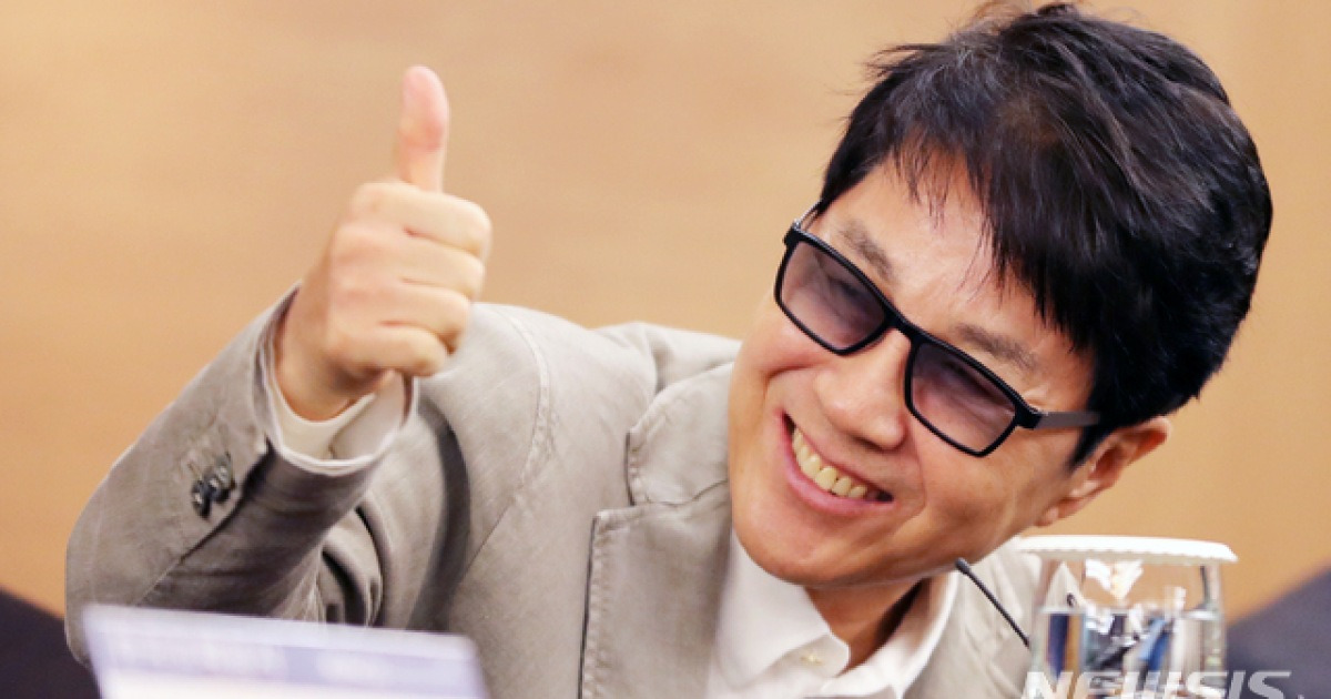 '가왕' 조용필, 엄지척