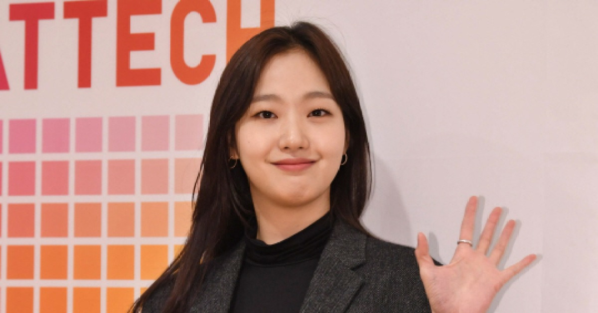 [포토] 김고은 '싱그러운 손인사'