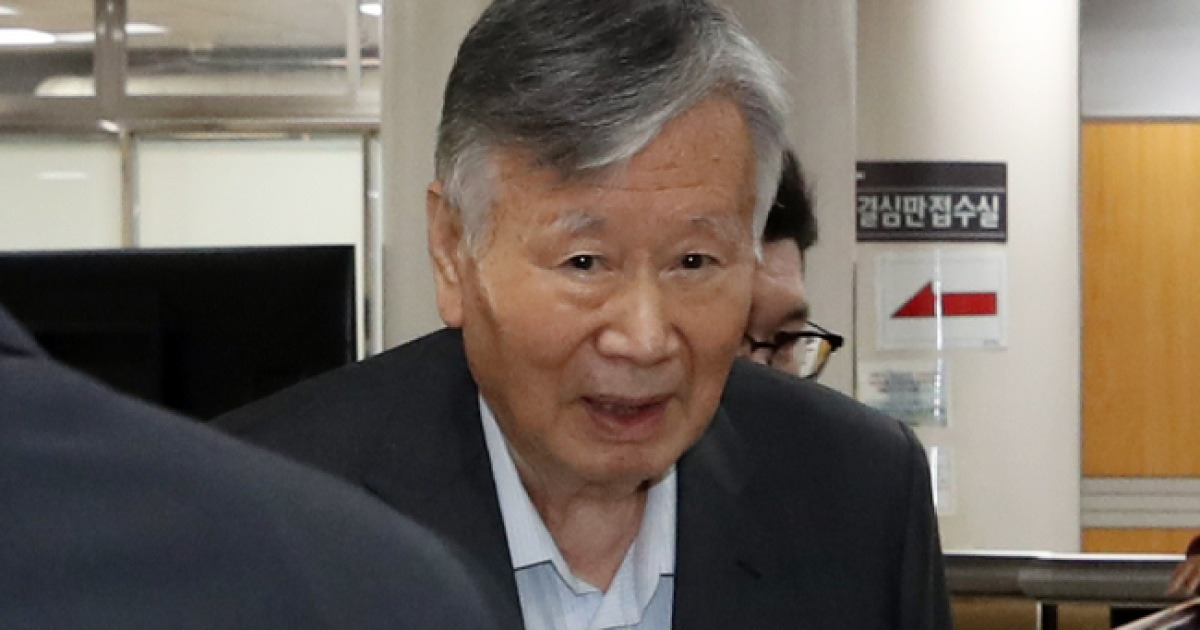 '1심 선고공판' 법정 향하는 이중근 부영 회장