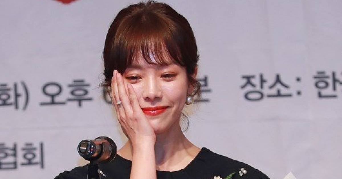 [이슈IS] '여우주연상' 한지민이 눈물 흘린 이유