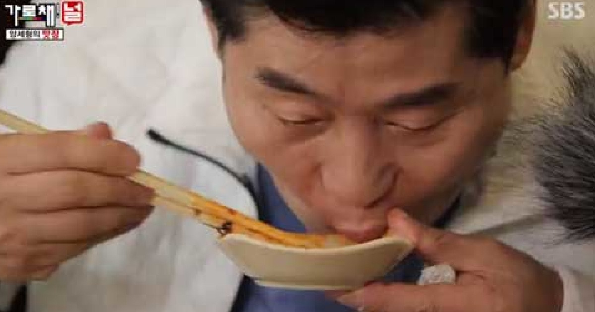 이연복이 추천한 38년된 분식집..독특한 김밥과 비빔쫄면?(가로채널)