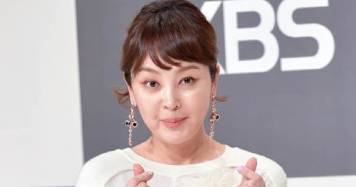 포즈 취하는 이승연