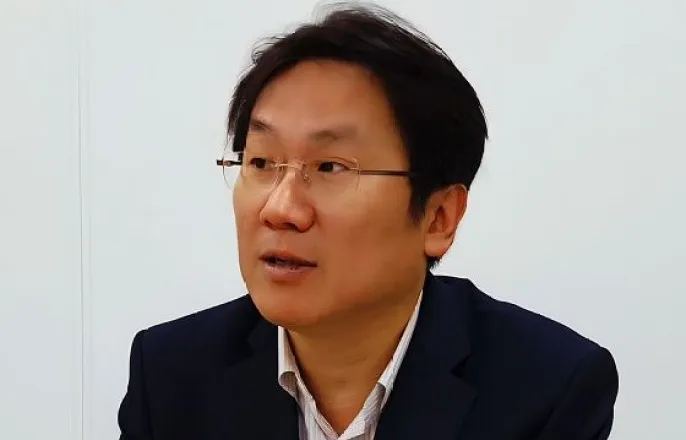 노란 수영복에 섹시한 몸매 어필하는 존예 처자