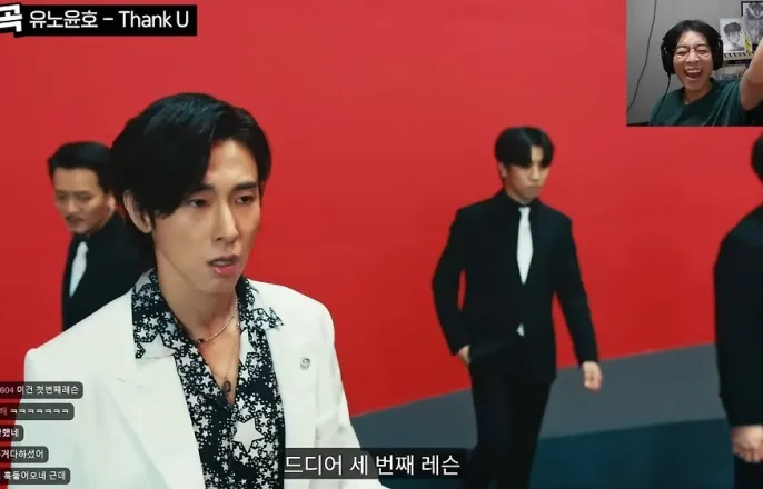 노란 수영복에 섹시한 몸매 어필하는 존예 처자