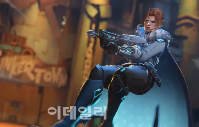 노란 수영복에 섹시한 몸매 어필하는 존예 처자